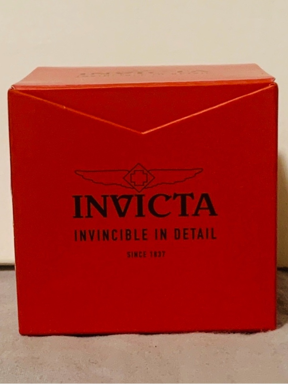 INVICTA Watch Gift Box in Red